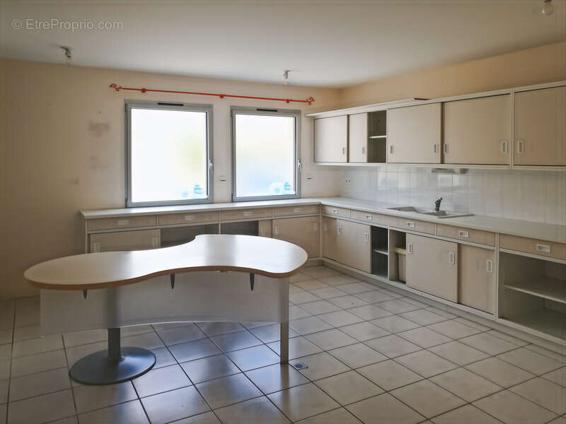 Local/bureau à vendre  (79) - photo 4