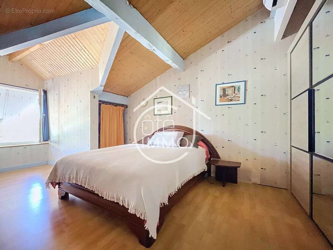 Maison à SAINT-EMILION