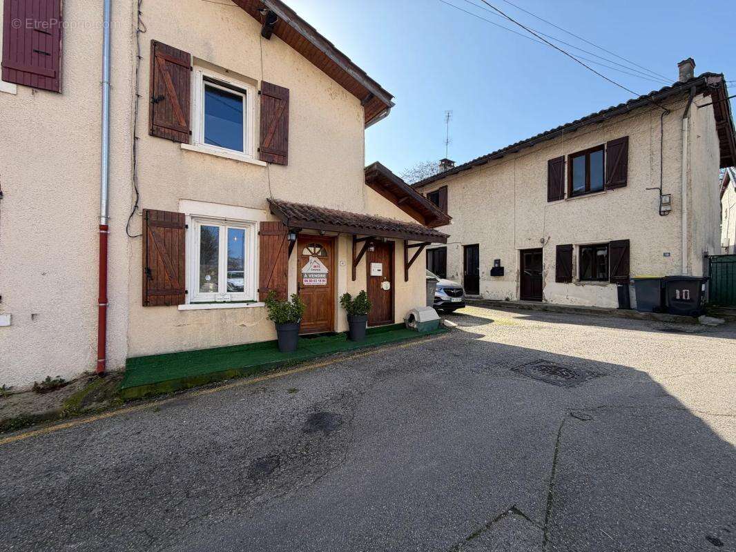 Maison à CHAVANOZ