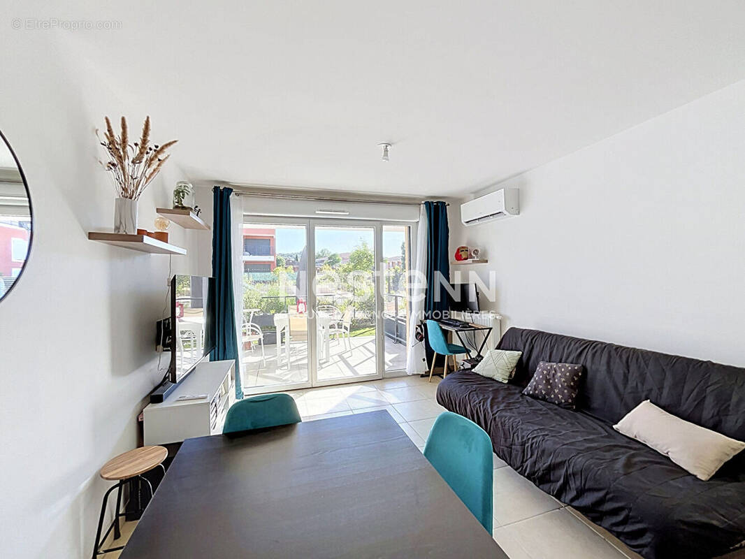 Appartement à LE PUY-SAINTE-REPARADE