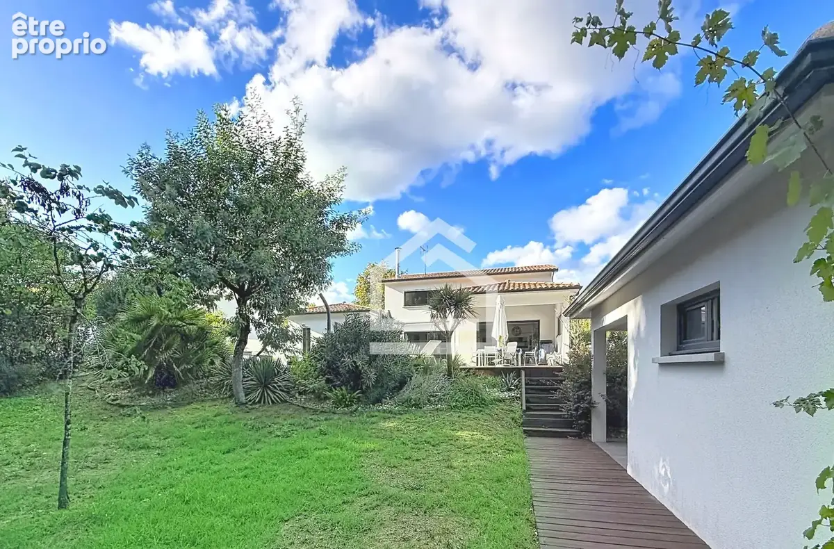 Maison contemporaine de 198 m2, 5 chambres, piscine et double garage - photo 28