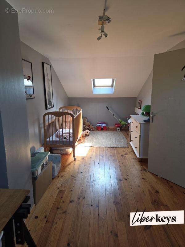 Beau local commercial 130m2 avec Appartement 120 m2 et terrain 3000 m2 - photo 10