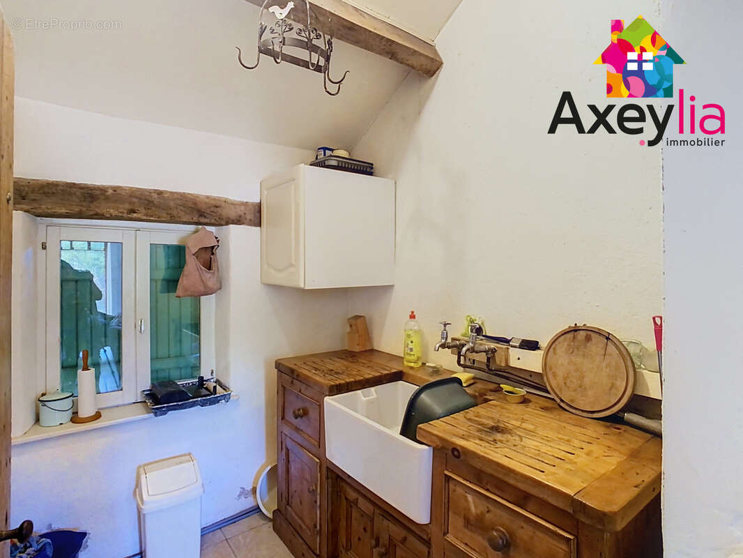 A vendre- proche lapalisse-  maison avec dépendances sur terrain de plus de 2 ha - photo 6