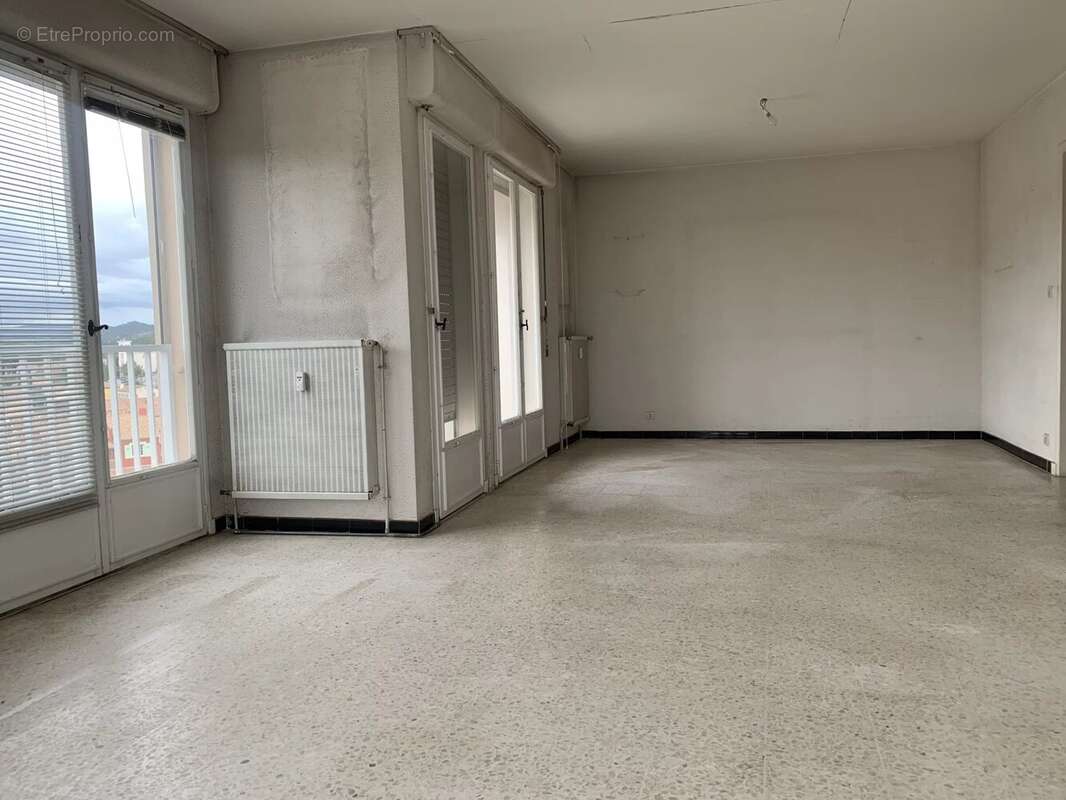 Appartement à LA LONDE-LES-MAURES