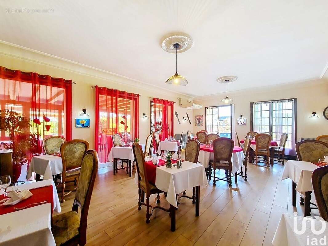 Photo 3 - Commerce à GAILLON