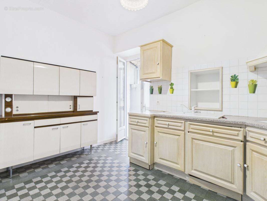 F3 a vendre rue fesch ajaccio - photo 4