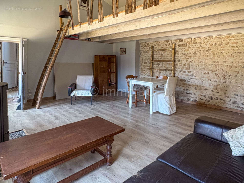 Maison en pierres avec dépendances - photo 4