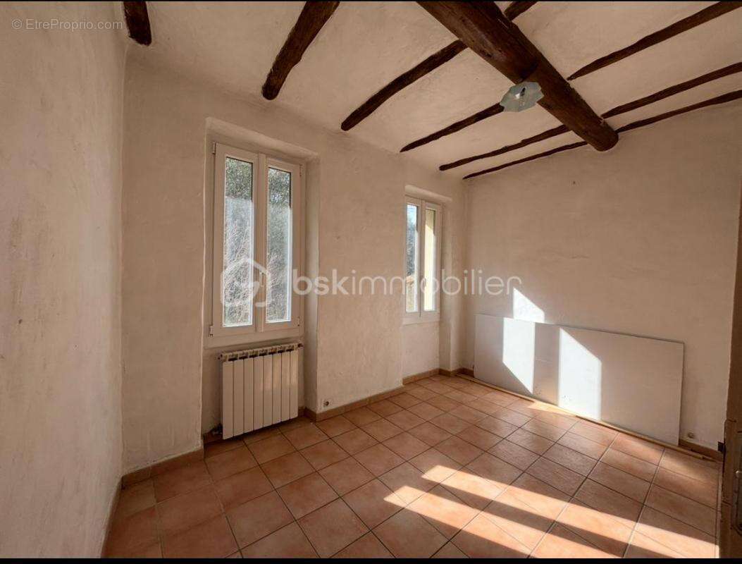 Maison à SIMIANE-COLLONGUE