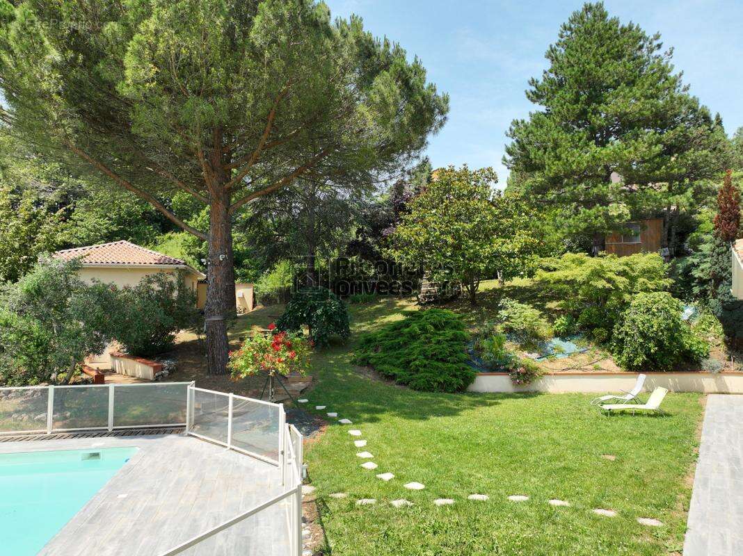 Maison d'architecte avec piscine & grand garage - photo 2