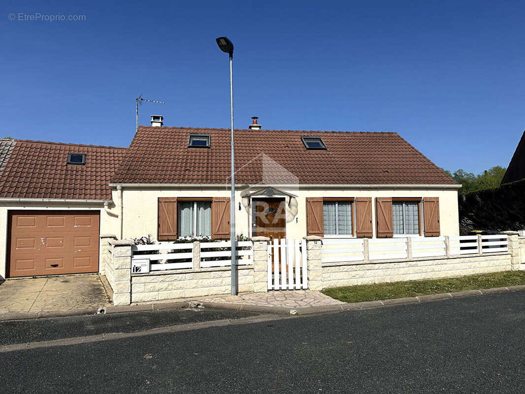 Maison à VILLENEUVE-LA-GUYARD