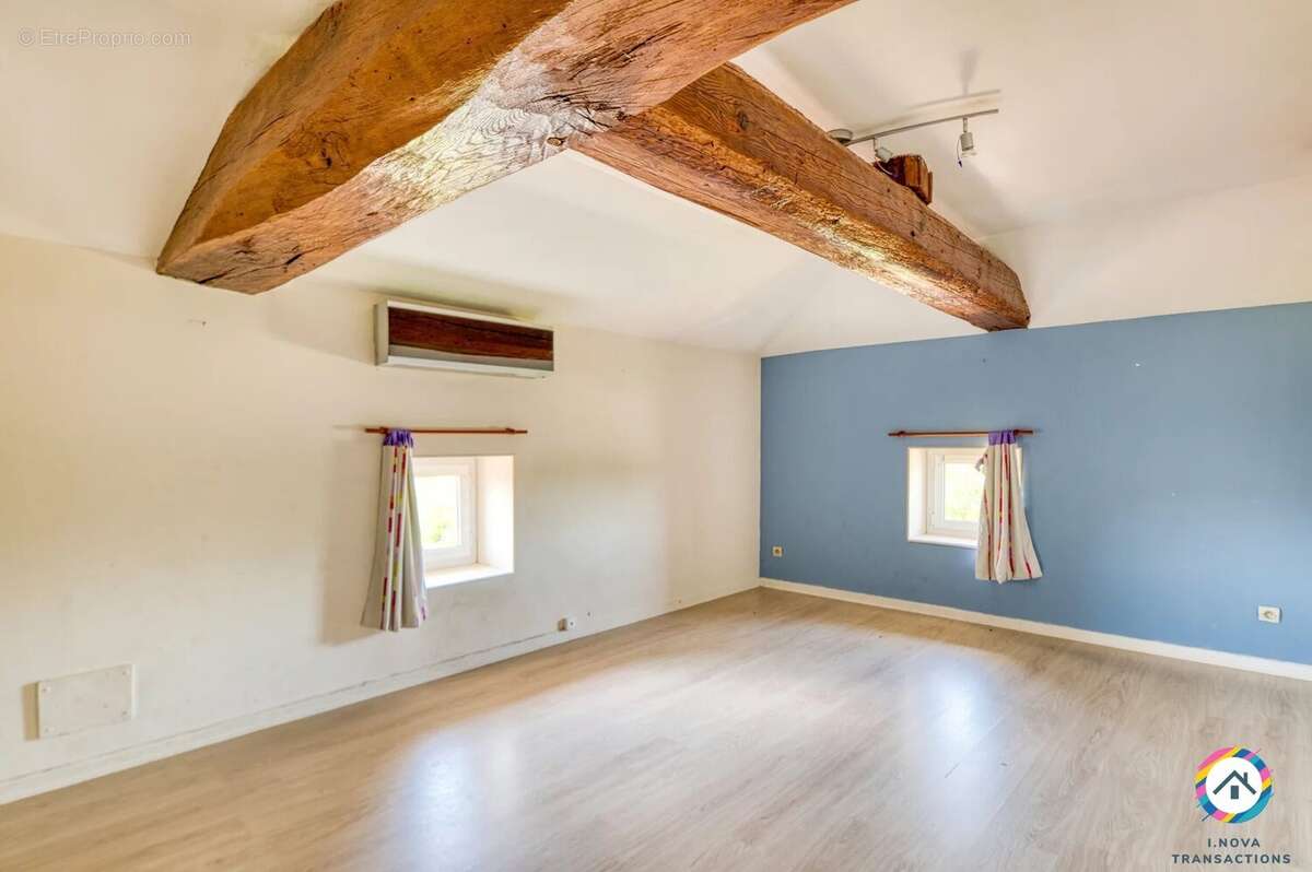 Maison à LA CHAPELLE-DE-GUINCHAY