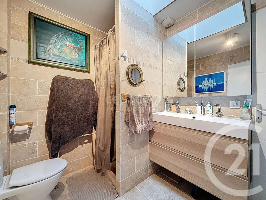Maison 165 m² à Saint-Alban-De-Roche  - photo 6