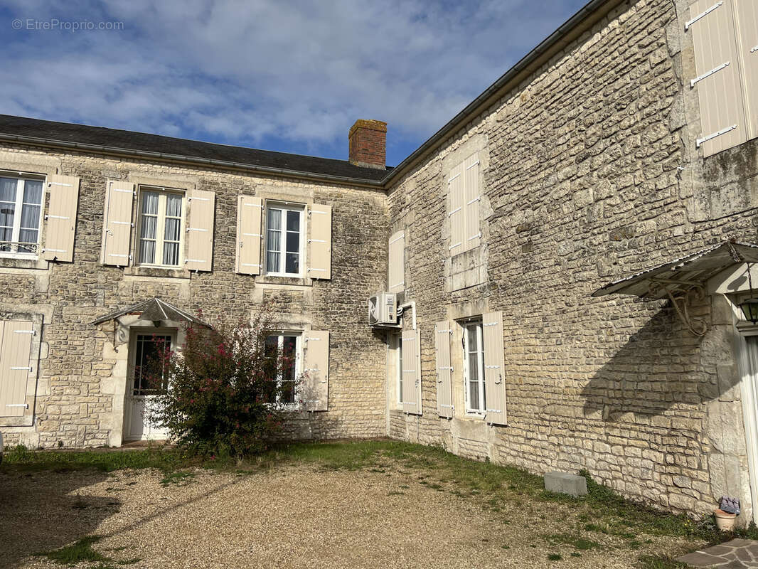Maison à NALLIERS