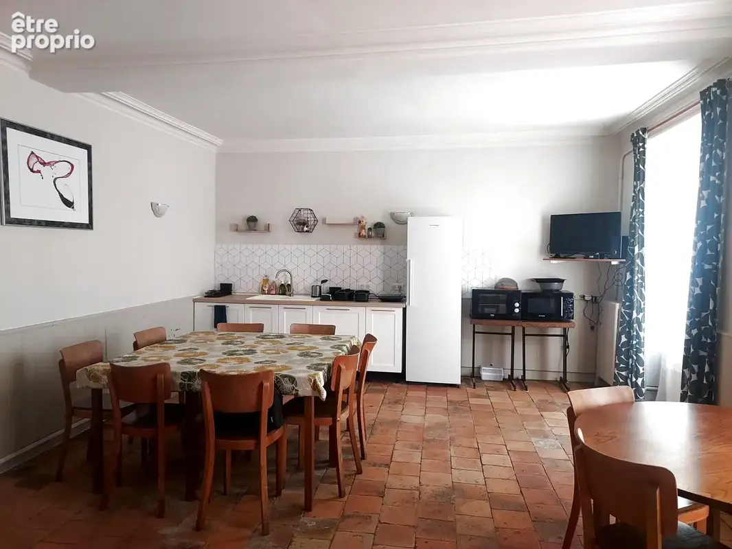 Ensemble immobillier comprenant ancien restaurant ( licence iv ), 7 chambres studio a louer - photo 5