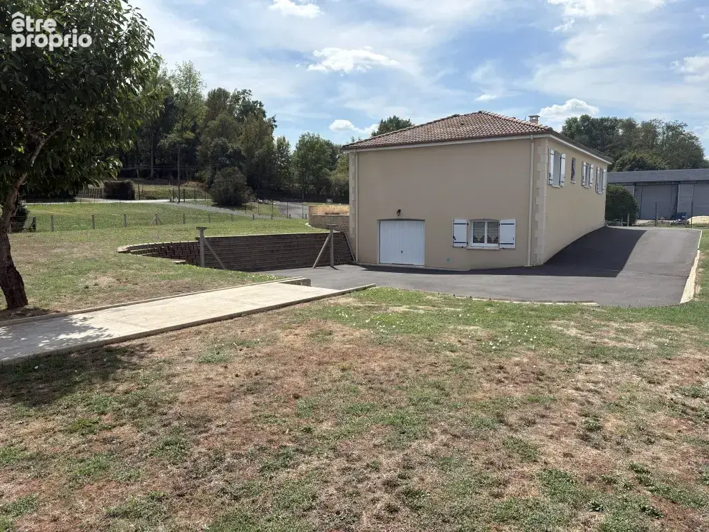10 mn Objat, 25 mn Brive centRe et 20 mn  A20 - photo 27