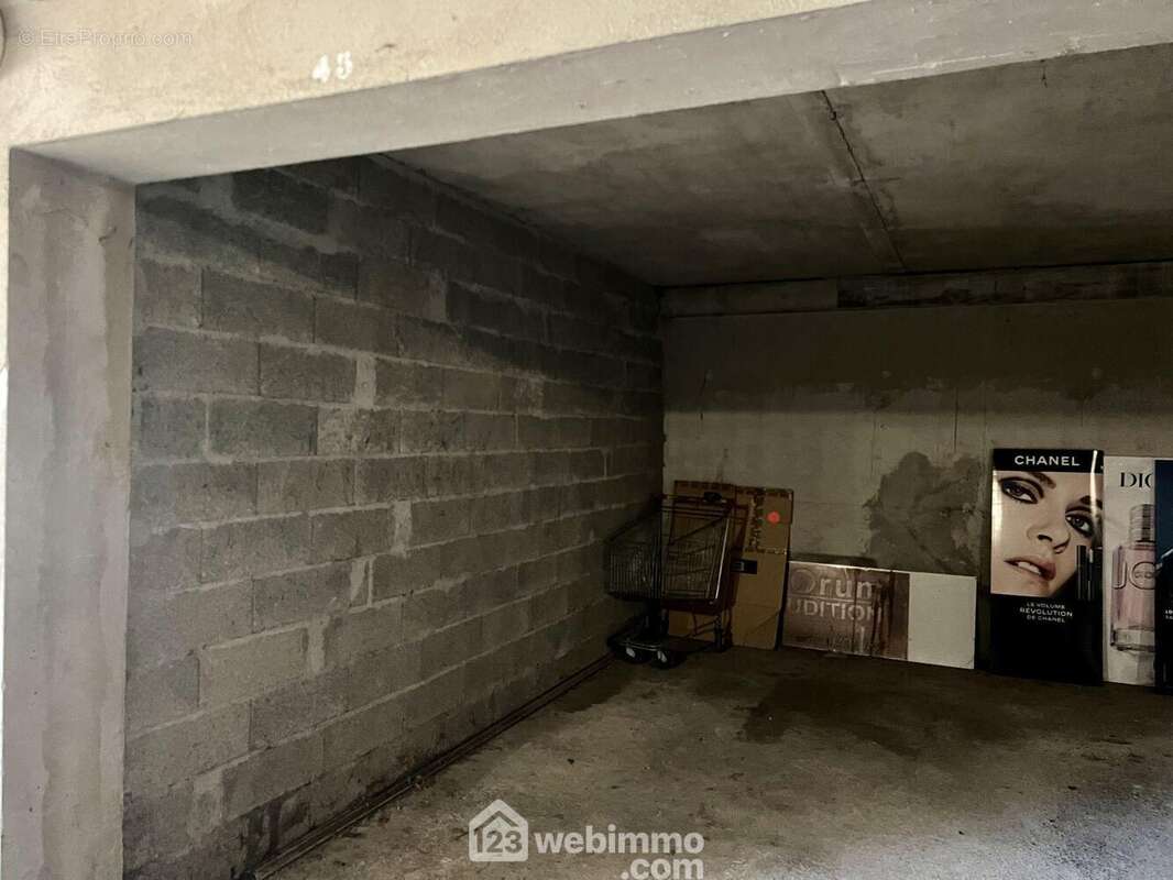 Le box en sous-sol - Commerce à SAN-MARTINO-DI-LOTA