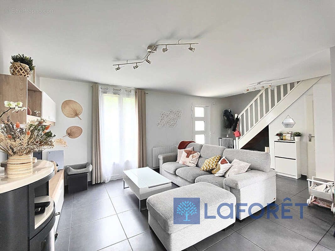 Maison à OLLAINVILLE