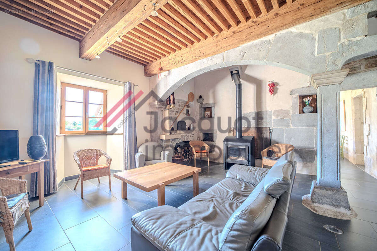 Maison à ENTRE-DEUX-MONTS