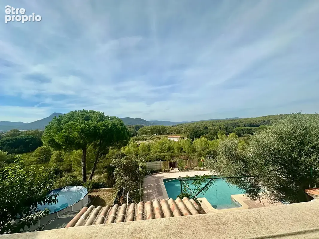 Maison de 110 m²  3 chambres avec piscine et vue dégagée sur le Coudon - photo 8