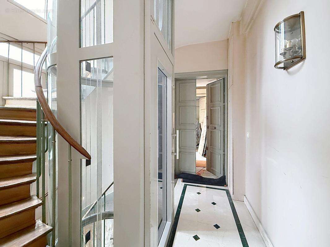 Appartement à PARIS-3E