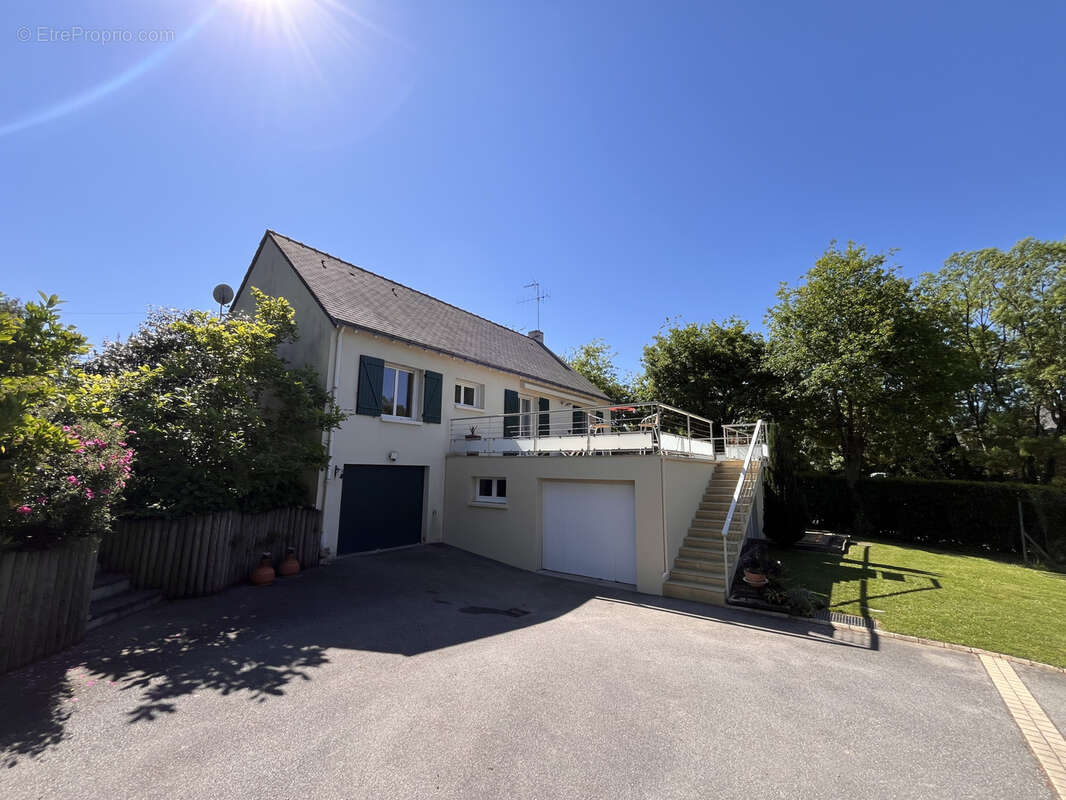 Maison à SAINT-ETIENNE-DE-MONTLUC