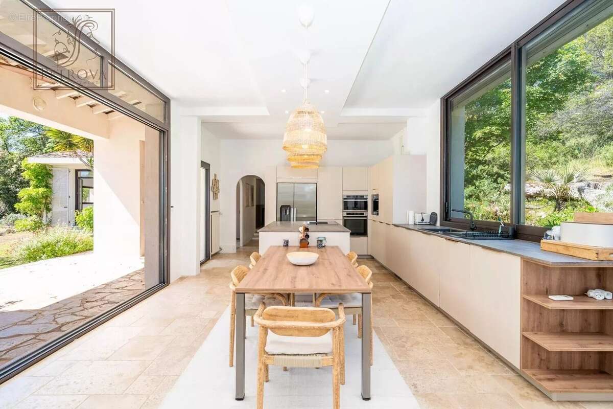 Maison à TOURRETTES-SUR-LOUP