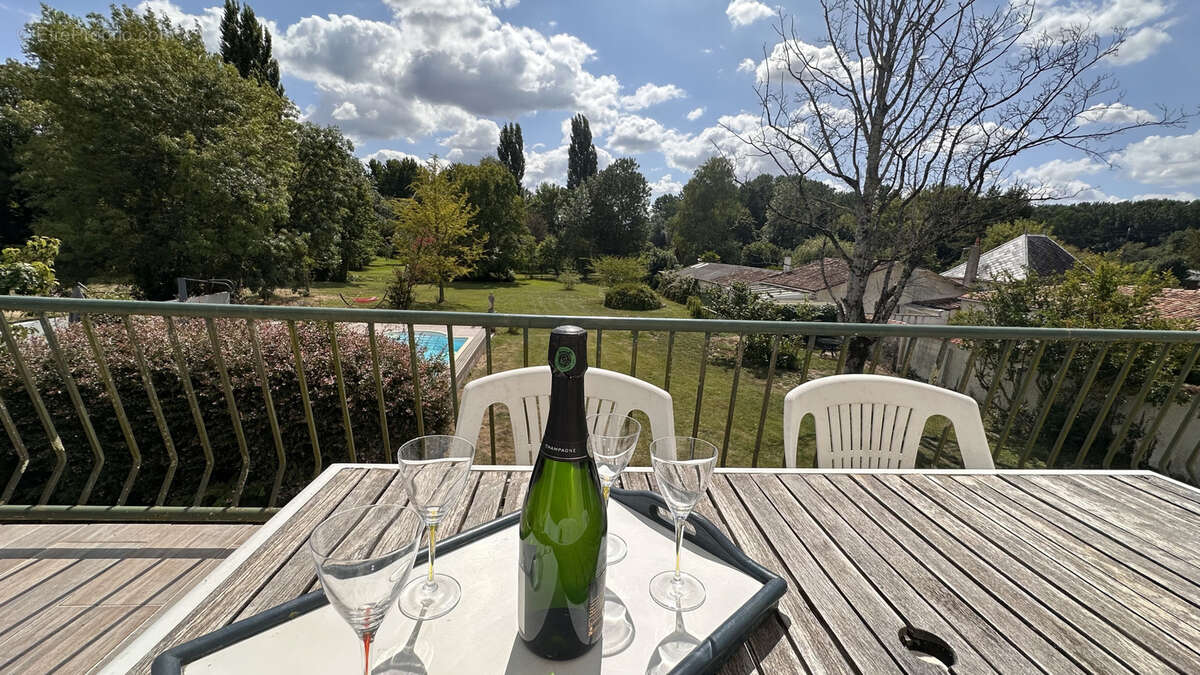 Maison à SAINT-JEAN-D'ANGELY