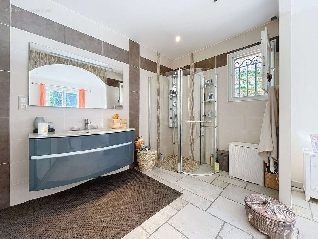 Maison d'exception sur son terrain avec piscine et vue panoramique ! - photo 8