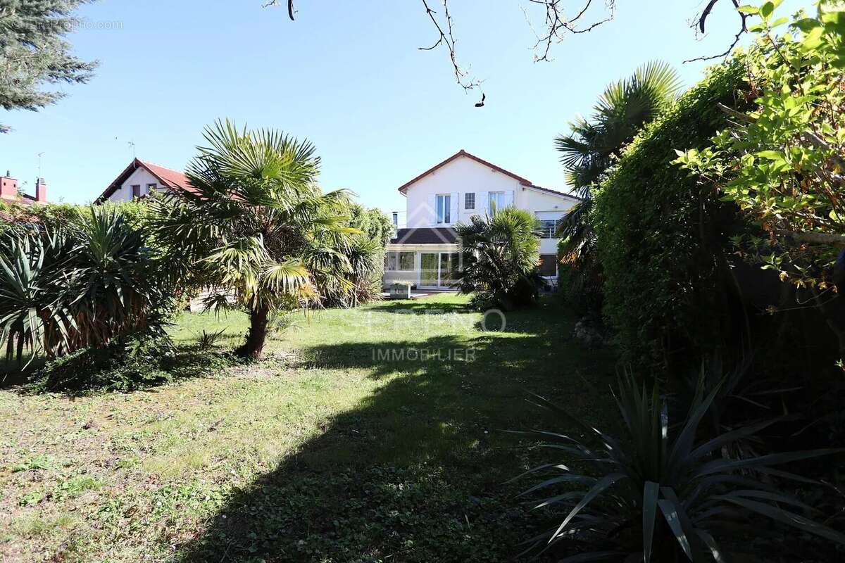 Maison à CHAMPS-SUR-MARNE