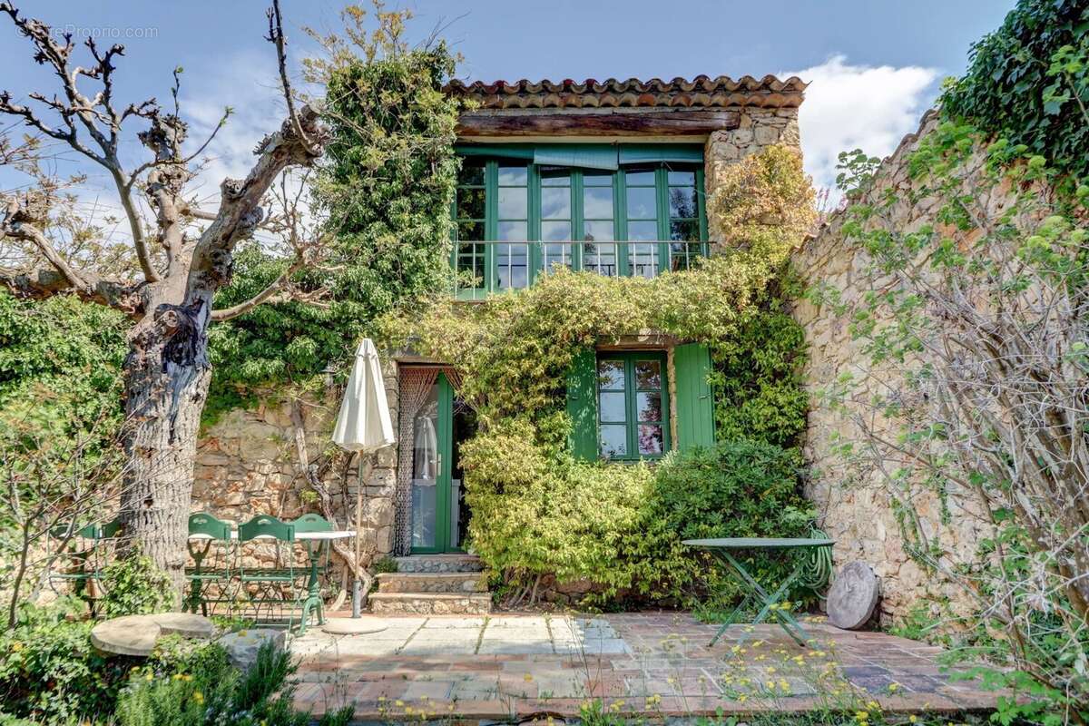 Maison à BAGNOLS-EN-FORET