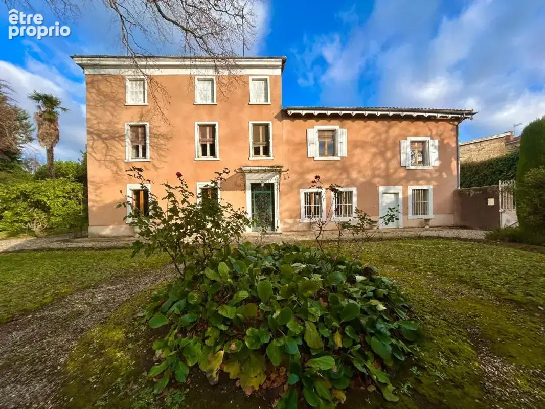Maison à CHANOS-CURSON