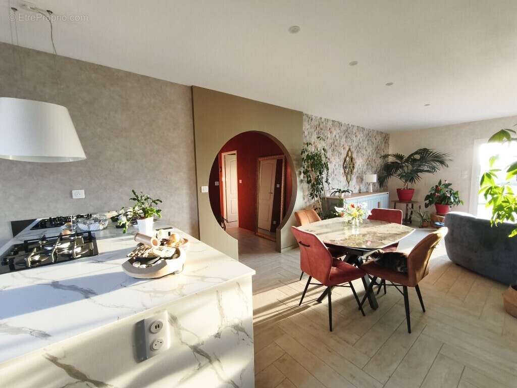 Maison à JARNAC-CHAMPAGNE