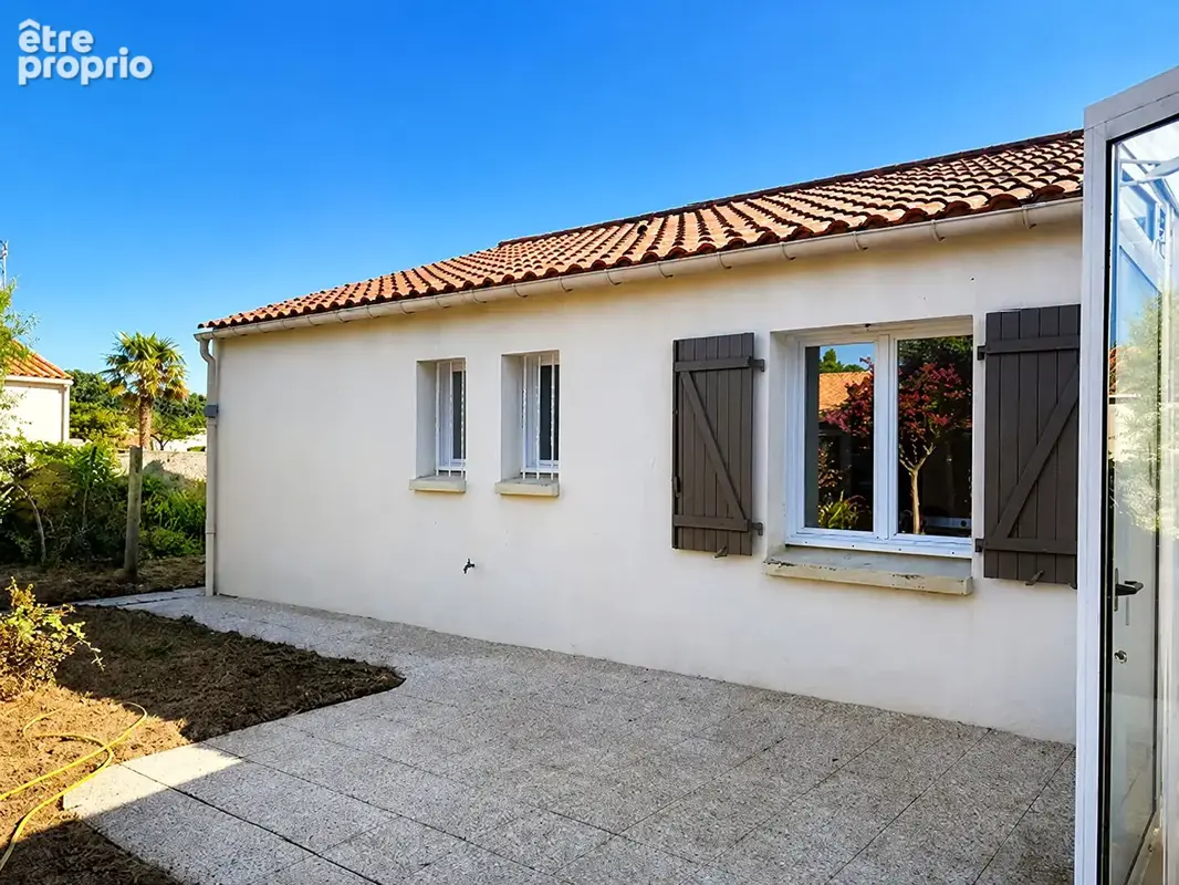 Maison de plain-pied avec jardin, garage et véranda, à 15 km des plages - photo 2