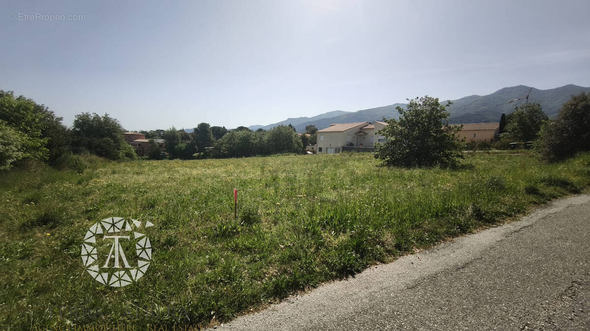 Terrain à MONTESQUIEU-DES-ALBERES
