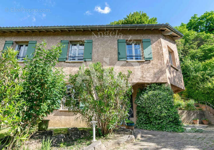 Maison à COUZON-AU-MONT-D'OR