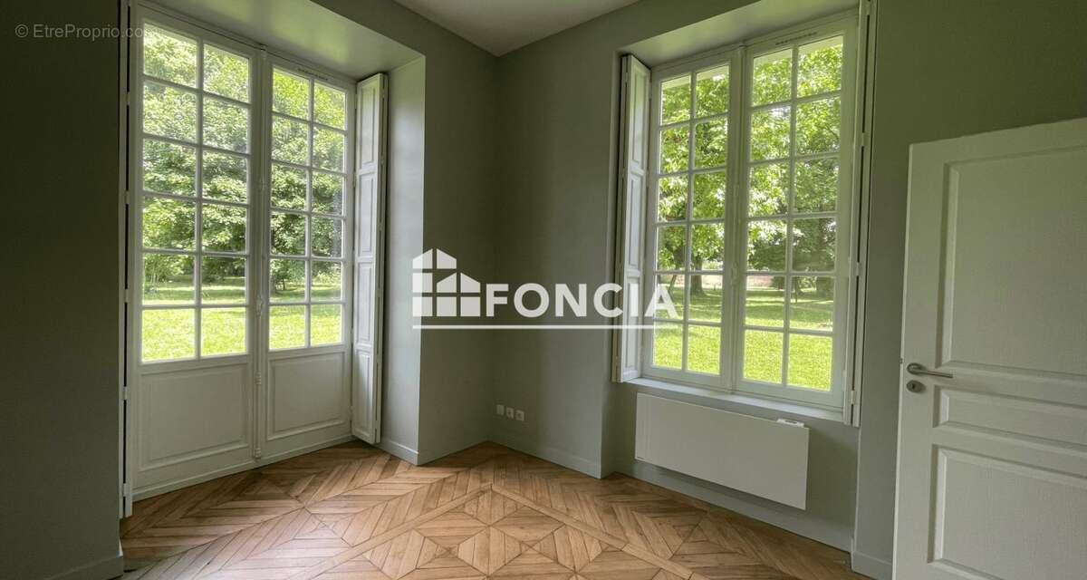 Appartement à MORIGNY-CHAMPIGNY