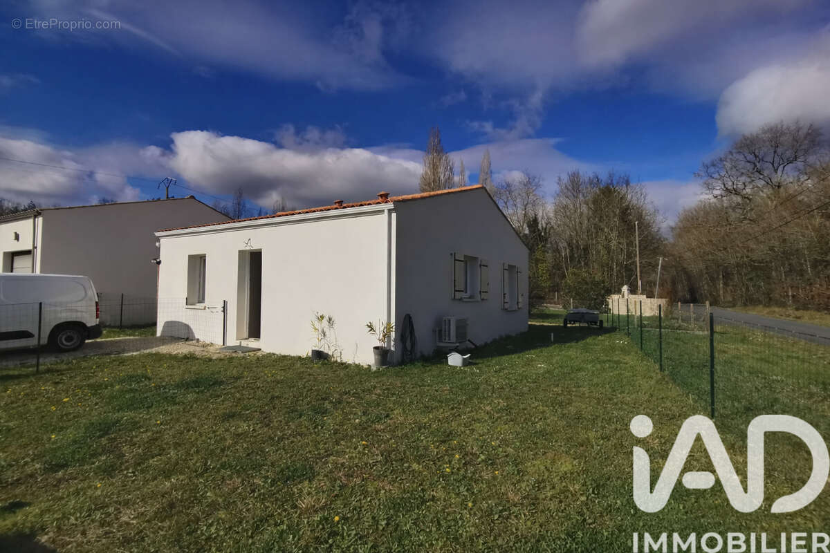 Photo 2 - Maison à LA CHAPELLE-DES-POTS