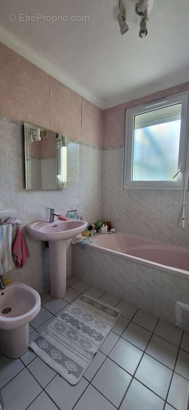 Maison à SAINTE-LUCE-SUR-LOIRE