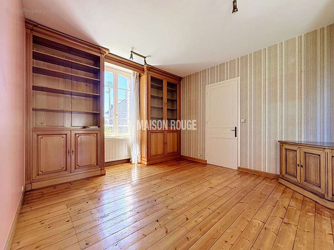Maison en pierre rénovée avec gîte indépendant à vendre à Binic dans un environnement calme proche du centre - photo 4