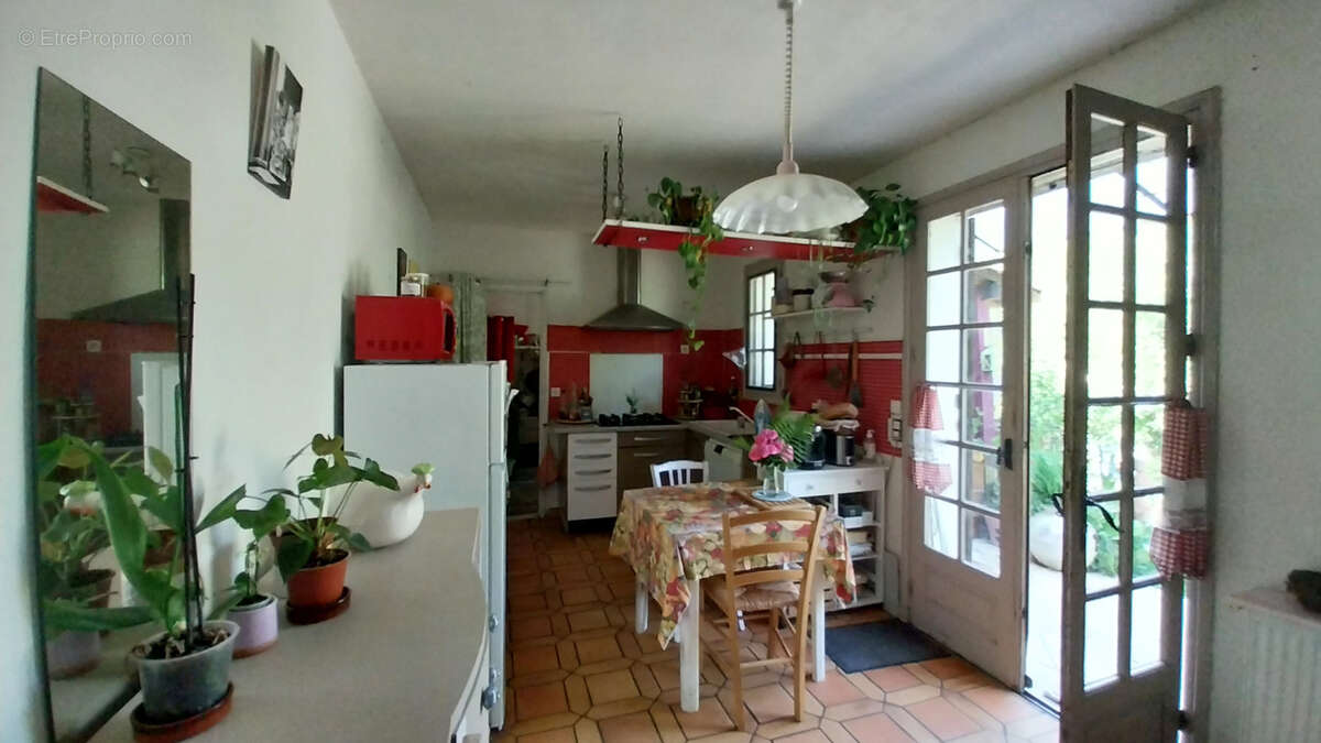 SOUS-OFFRE ! Maison de 2 chambres sur 8000m2 de terrain au calme et sans vis à vis dans le Périgord Vert. - photo 8