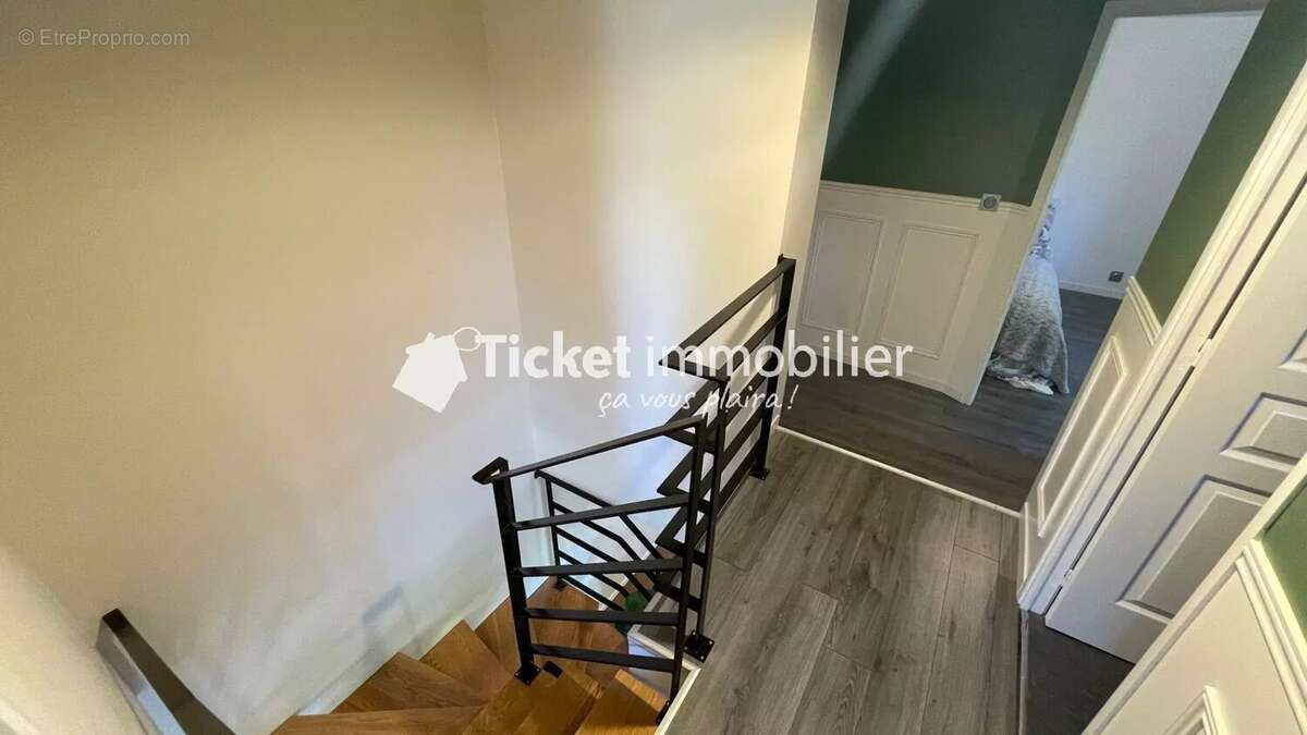 Maison t3 92m2 avec garage, jardin de 466m2, climatisation, travaux recents etc ... - photo 12