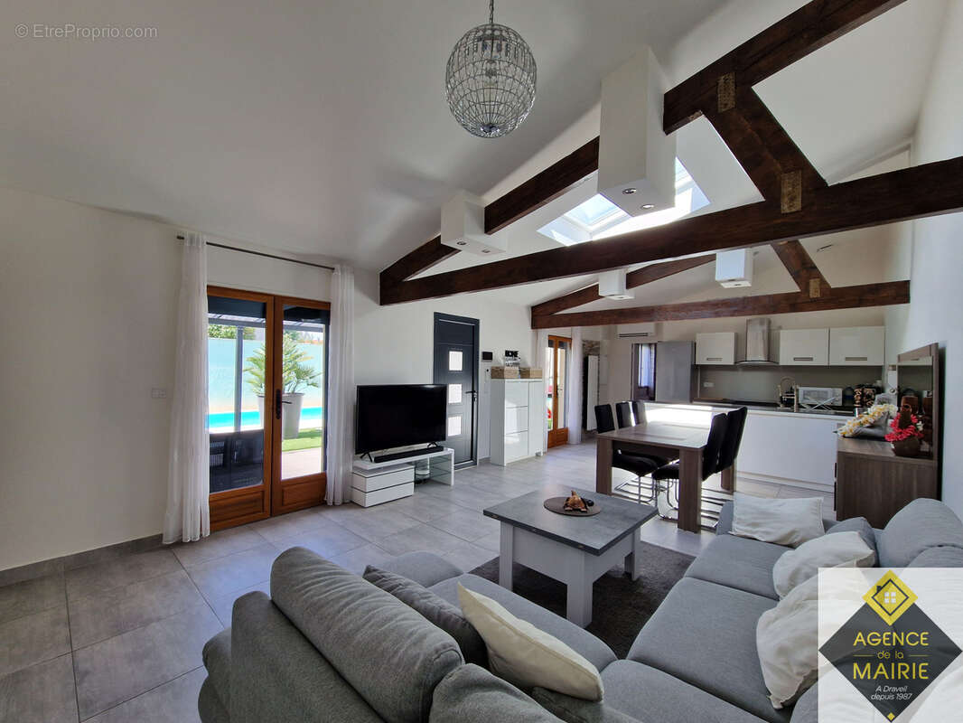 Maison à VIGNEUX-SUR-SEINE