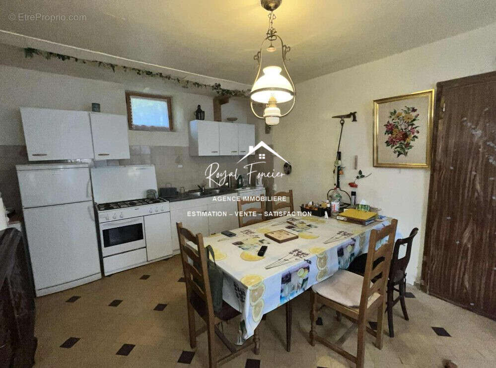 Cuisine - Maison à YZEURES-SUR-CREUSE