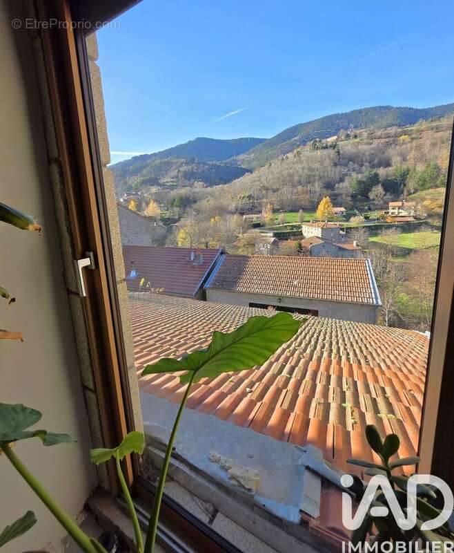 Maison 103 m² à Saint-Julien-Vocance  - photo 7