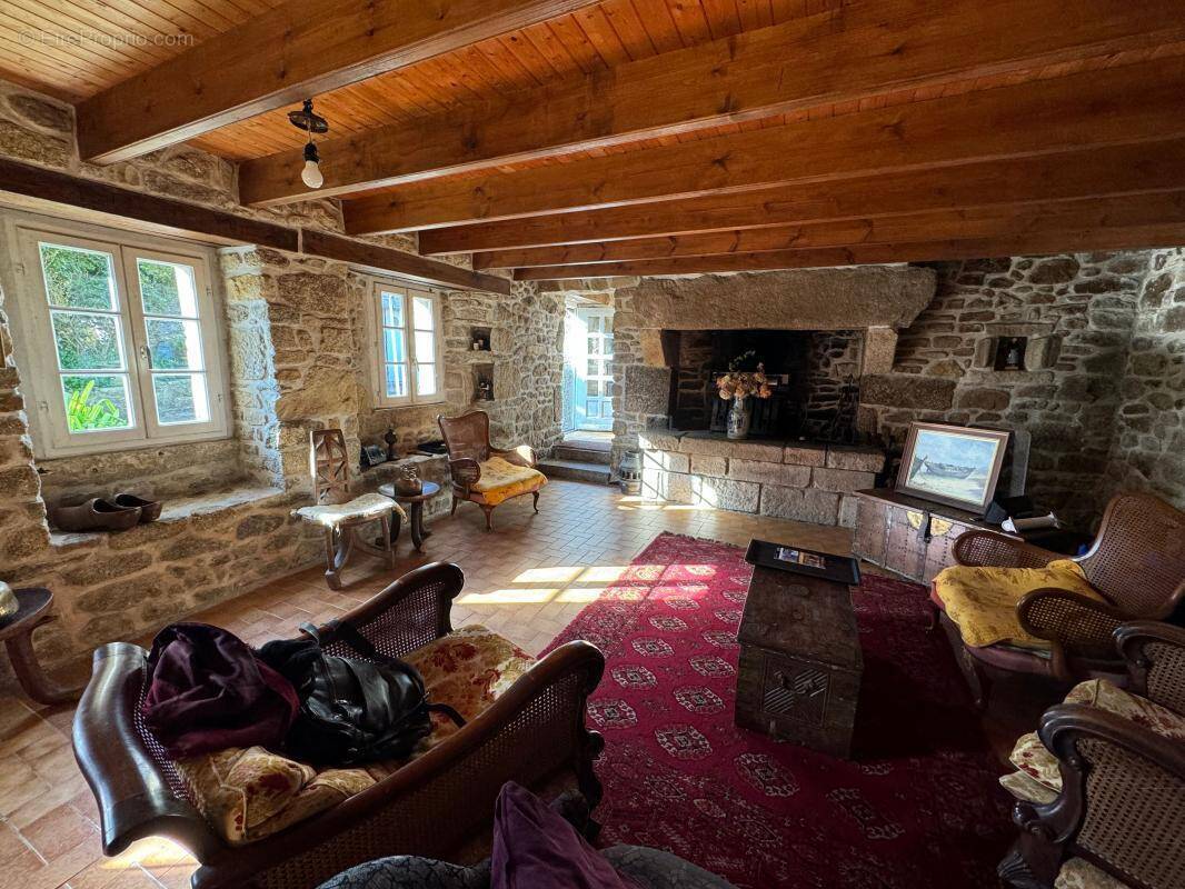 Maison à LAMPAUL-PLOUARZEL