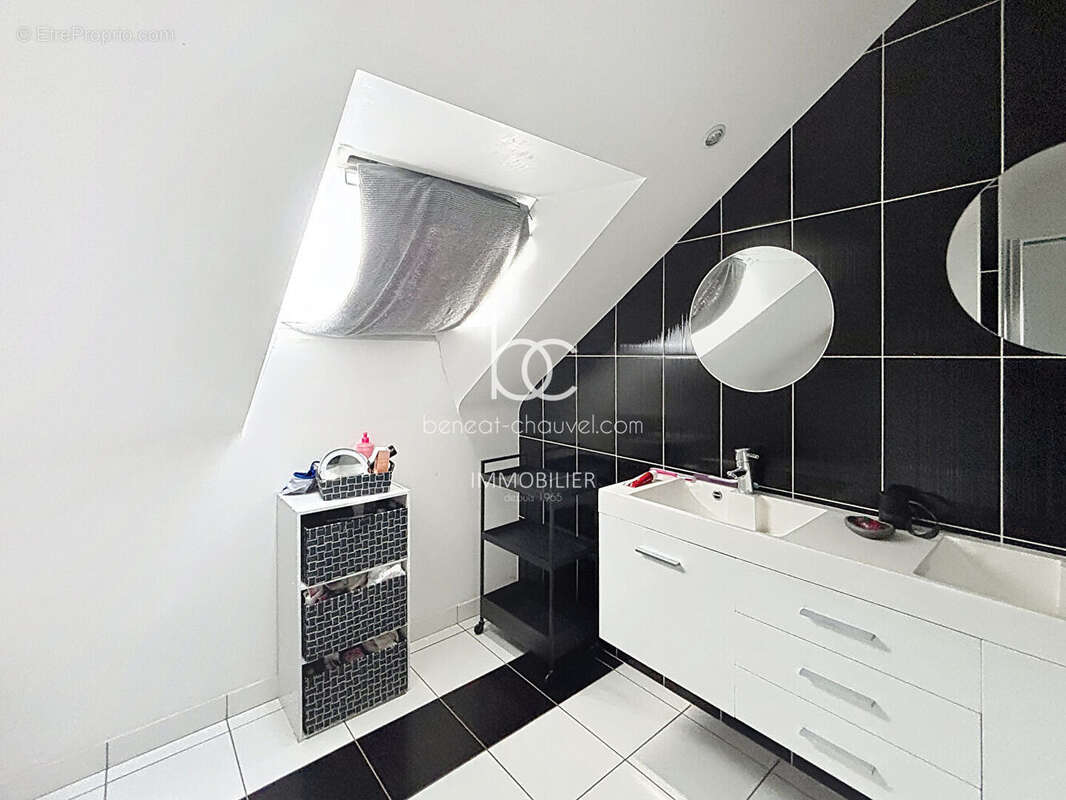 Maison Theix Noyalo 6 pièce(s) 173.63m2 - photo 6