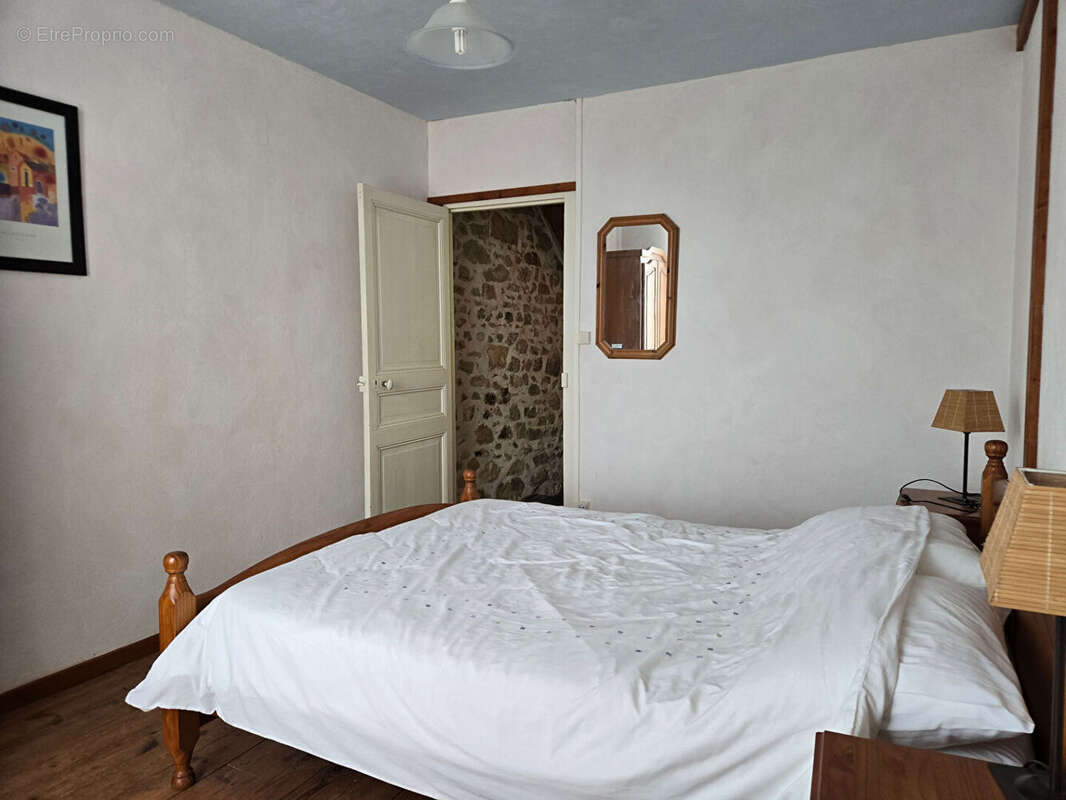 Maison à SAINT-HILAIRE-LA-TREILLE
