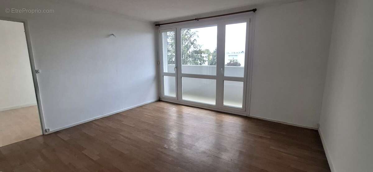 Appartement 2 pièces à vendre dans résidence recherchée avec Ascenseur, Quartier Remicourt SAINT QUENTIN (02) - photo 3