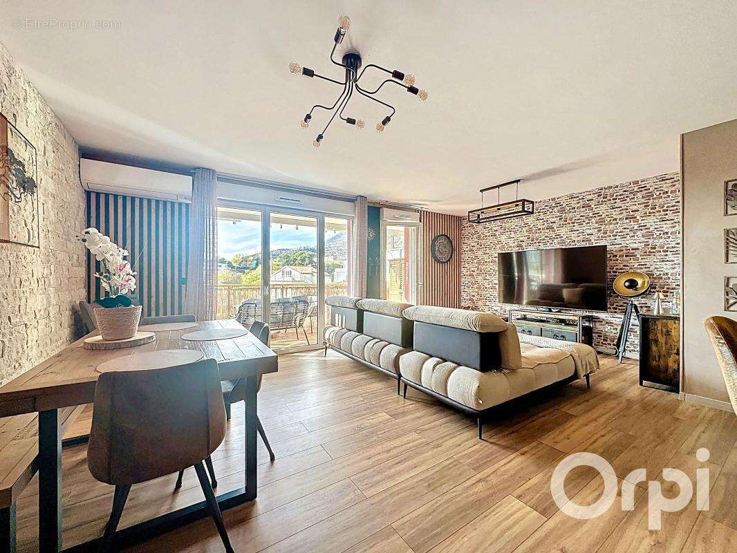 Appartement à CARROS