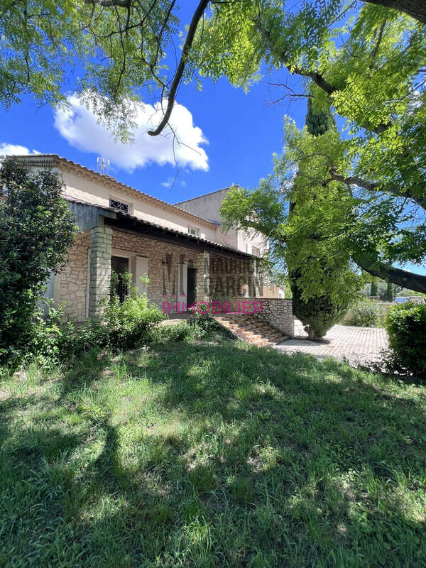 Maison à MORIERES-LES-AVIGNON
